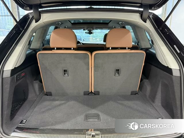 Audi Q7 2023 Черный из Китая, фото 2