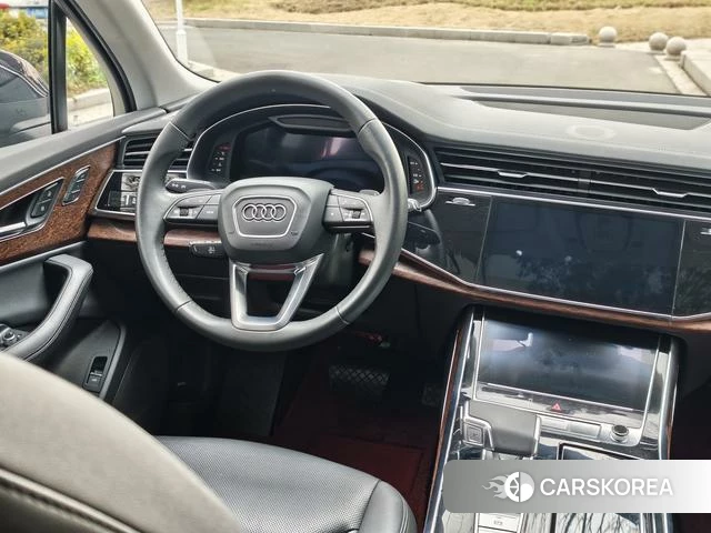 Audi Q7 2023 Черный из Китая, фото 2