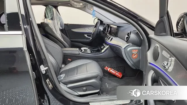 Mercedes-Benz E-Class W213 2018 Черный из Кореи, фото 2