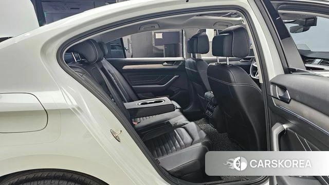 Volkswagen Passat GT (B8) 2022 Белый из Кореи, фото 2