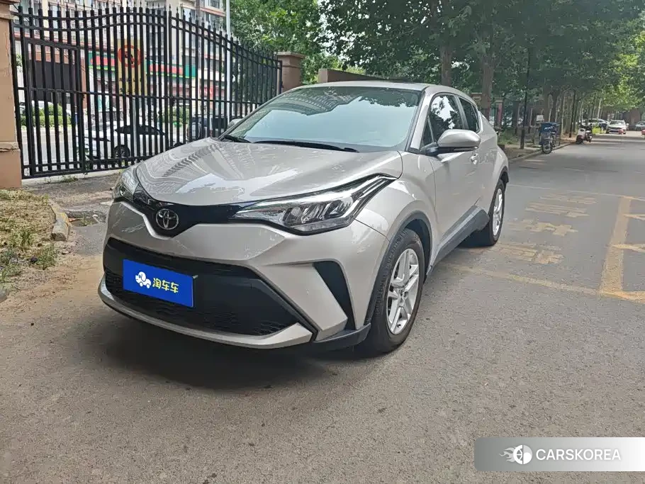 Toyota C-HR 2023 Silver/gray из Китая, фото 2