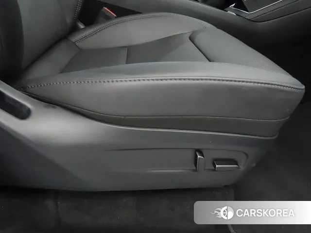 Tesla Model Y 2025 Серый из Кореи, фото 2