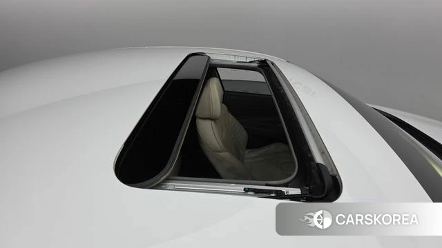 Hyundai Avante Hybrid (CN7) 2023 Белый из Кореи, фото 2