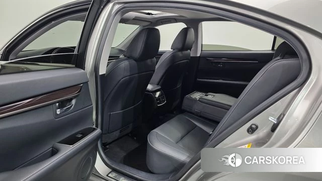Lexus New ES300h 2018 Серебристо-серый из Кореи, фото 2