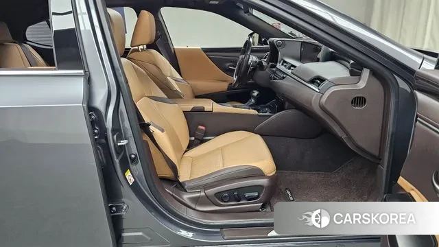 Lexus ES300h 7th generation 2019 Серый из Кореи, фото 2