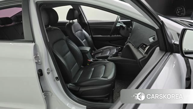 Hyundai Avante AD 2018 Белый из Кореи, фото 2