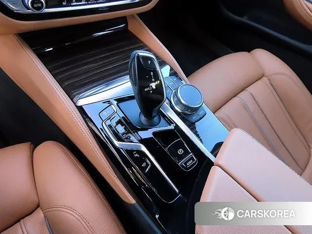 BMW 5 Series (G30) 2021 Белый из Кореи, фото 2