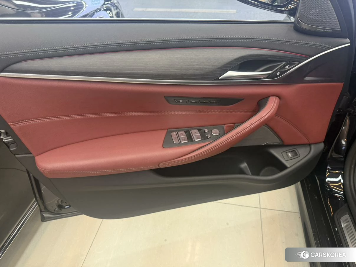 BMW 5 series 2021 Черный из Китая, фото 2