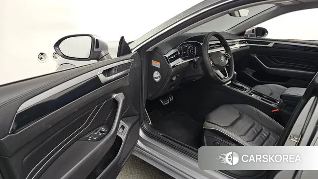 Volkswagen Arteon 2022 Серебристо-серый из Кореи, фото 2