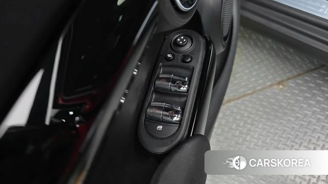 Mini Cooper 2023 Красный из Кореи, фото 2
