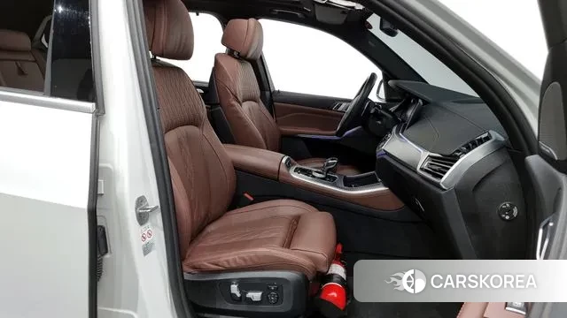 BMW X5 (G05) 2023 Белый из Кореи, фото 2