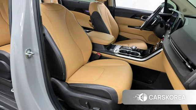 Kia Carnival 4th generation 2023 Серебристо-серый из Кореи, фото 2
