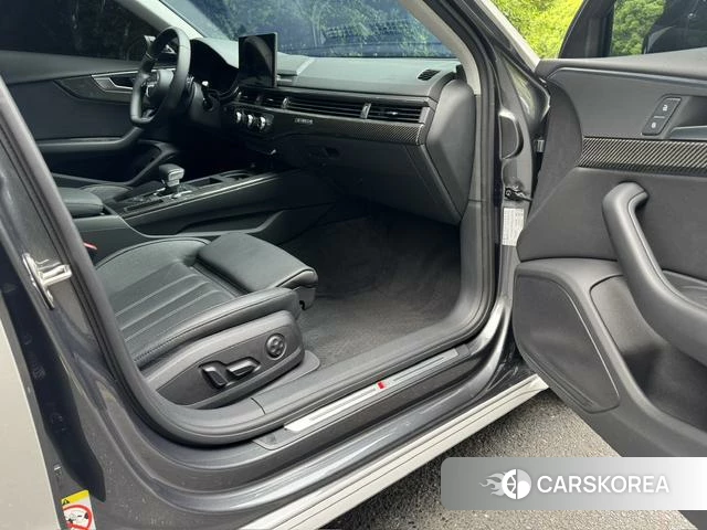 Audi A4L 2022 Серебристо-серый из Китая, фото 2