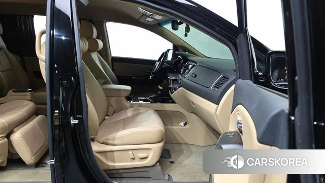 Kia The New Carnival 2019 Черный из Кореи, фото 2