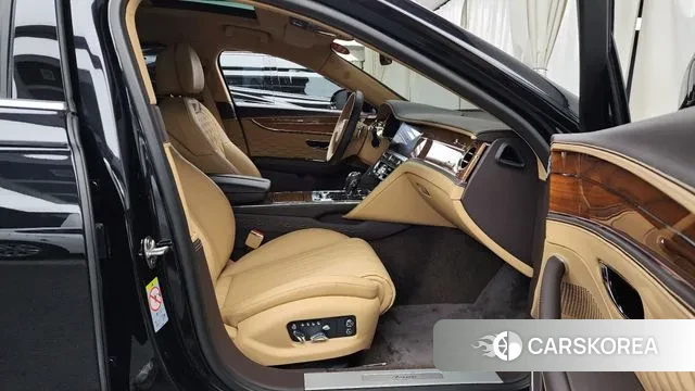 Bentley Flying Spur 3rd Generation 2023 Черный из Кореи, фото 2