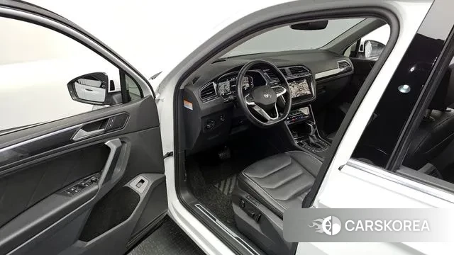 Volkswagen Tiguan second Generation 2022 Белый из Кореи, фото 2