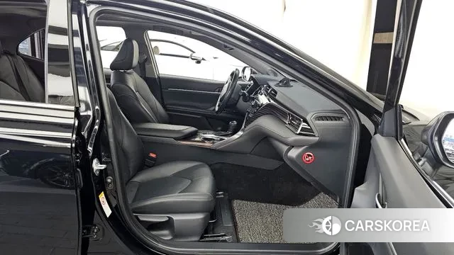 Toyota Camry (XV70) 2018 Черный из Кореи, фото 2