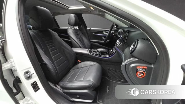 Mercedes-Benz E-Class W213 2019 Белый из Кореи, фото 2