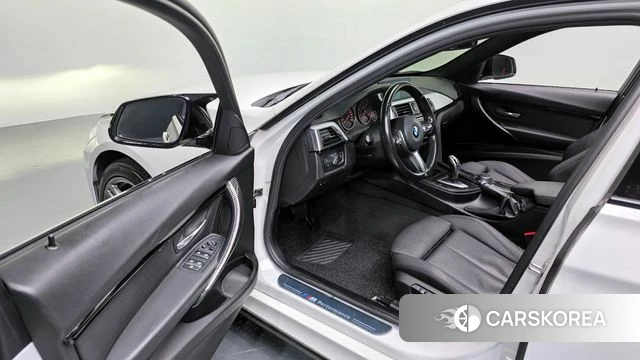 BMW 3 Series (F30) 2018 Белый из Кореи, фото 2