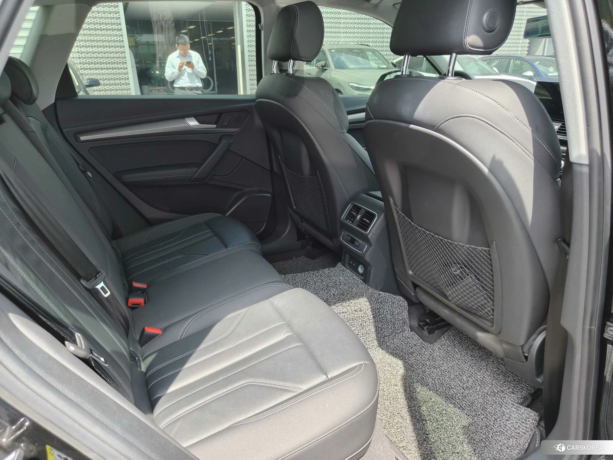 Audi Q5L 2021 Черный из Китая, фото 2