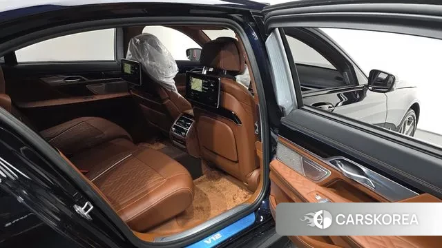 BMW 7 Series (G11) 2022 Черный из Кореи, фото 2