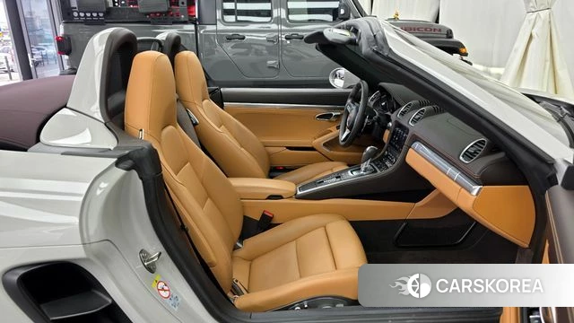 Porsche 718 Boxster 2023 Серебряный из Кореи, фото 2