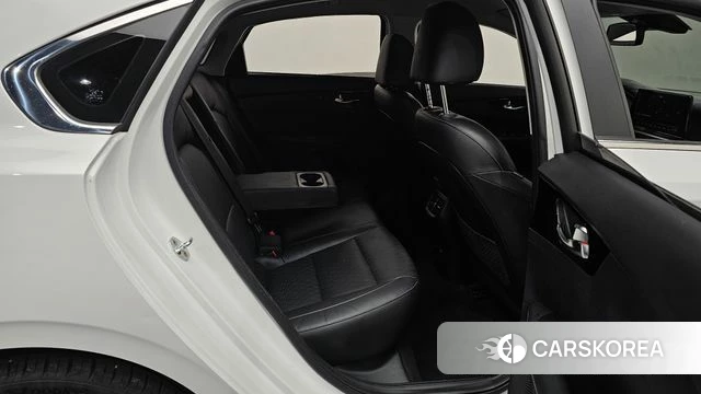 Kia The New K3 2nd generation 2021 Белый из Кореи, фото 2