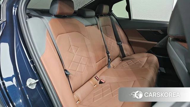 BMW i5 (G60) 2024 Черный из Кореи, фото 2