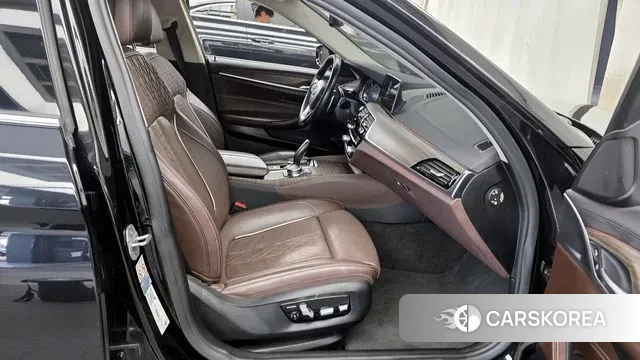 BMW 5 Series (G30) 2018 Черный из Кореи, фото 2