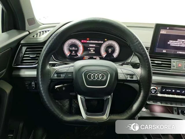 Audi Q5L Sportback 2021 Темно-серый из Китая, фото 2