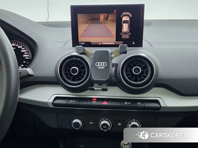 Audi Q2L 2021 Темно-серый из Китая, фото 2