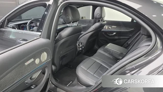 Mercedes-Benz E-Class W213 2022 Серый из Кореи, фото 2