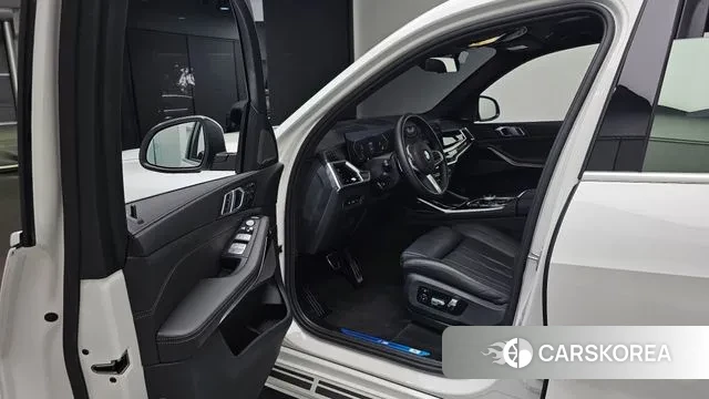 BMW X7 (G07) 2024 Белый из Кореи, фото 2