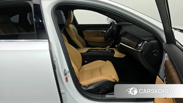 Volvo S90 2023 Белый из Кореи, фото 2