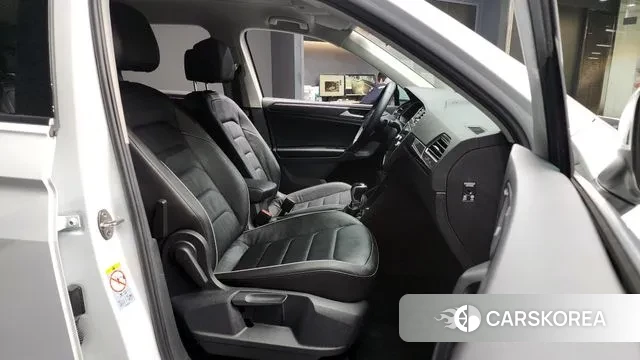 Volkswagen Tiguan second Generation 2021 Белый из Кореи, фото 2