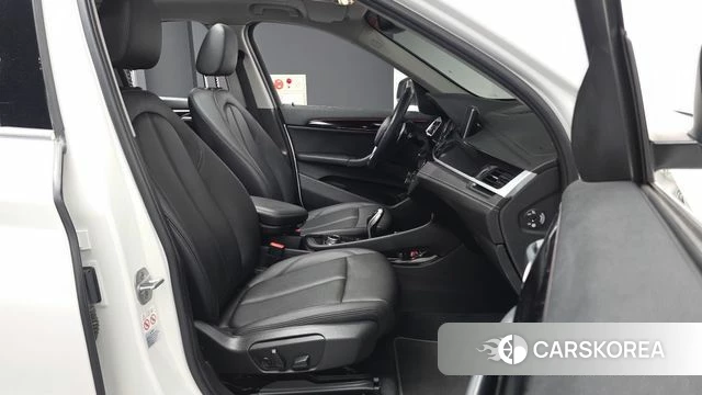 BMW X1 (F48) 2022 Белый из Кореи, фото 2