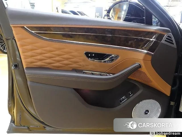 Bentley Flying Spur 3rd Generation 2023 Черный из Кореи, фото 2