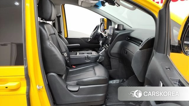 Hyundai Staria 2022 Желтый из Кореи, фото 2