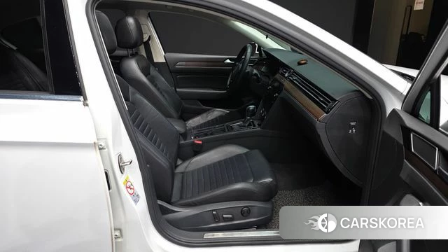 Volkswagen Passat GT (B8) 2018 Белый из Кореи, фото 2