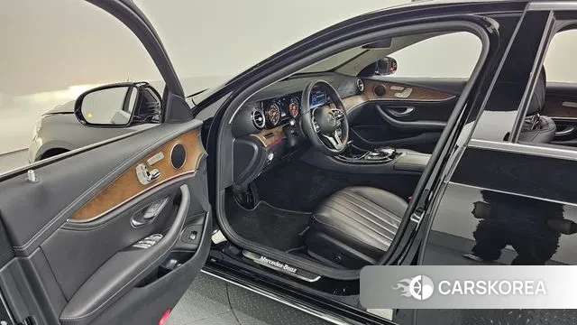 Mercedes-Benz E-Class W213 2019 Черный из Кореи, фото 2