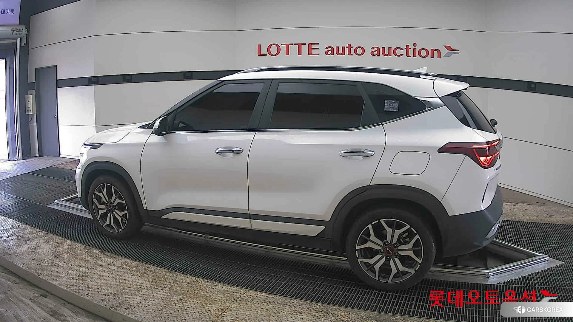 Kia Seltos 2023 Snow White Pearl из Кореи, фото 2
