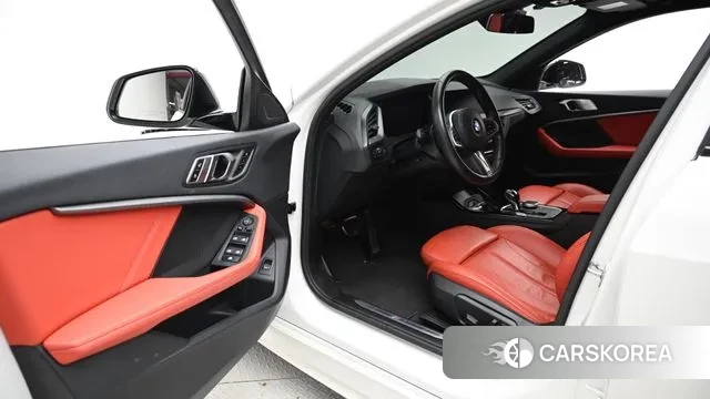 BMW 1 Series (F40) 2022 Белый из Кореи, фото 2