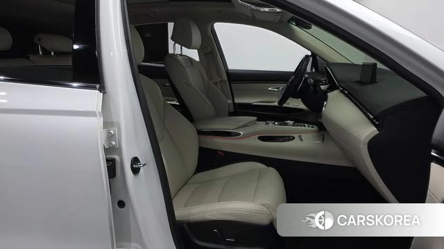 Genesis GV70 2022 Белый из Кореи, фото 2