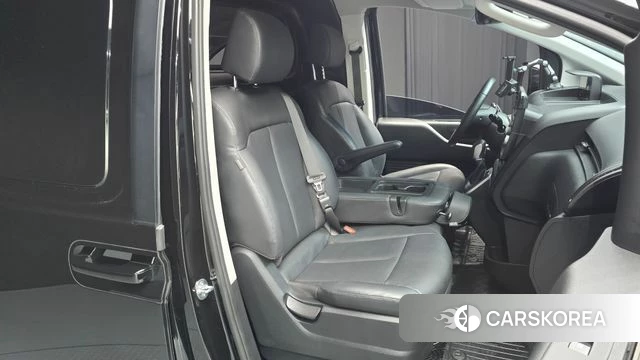 Hyundai Staria 2024 Черный из Кореи, фото 2