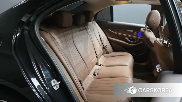 Mercedes-Benz E-Class W213 2019 Серебристо-серый из Кореи, фото 2