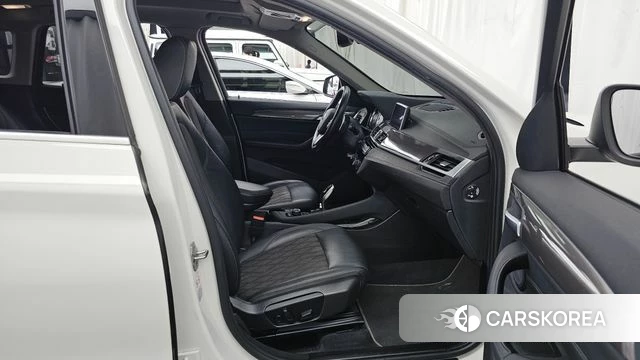 BMW X1 (F48) 2021 Белый из Кореи, фото 2