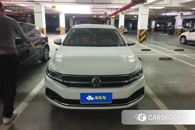 Volkswagen Bora 2022 Белый из Китая, фото 2