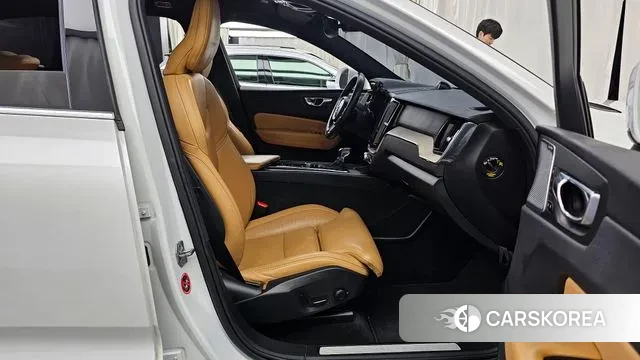 Volvo XC60 second Generation 2020 Белый из Кореи, фото 2