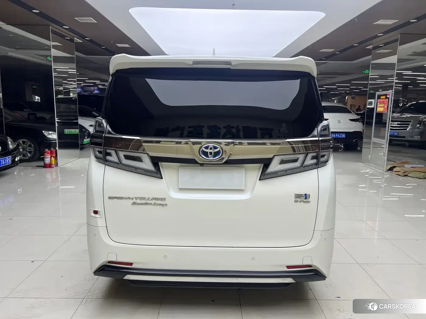 Toyota Vellfire 2022 Белый из Китая, фото 2
