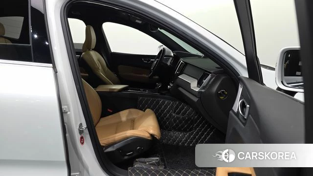Volvo XC60 second Generation 2019 Белый из Кореи, фото 2